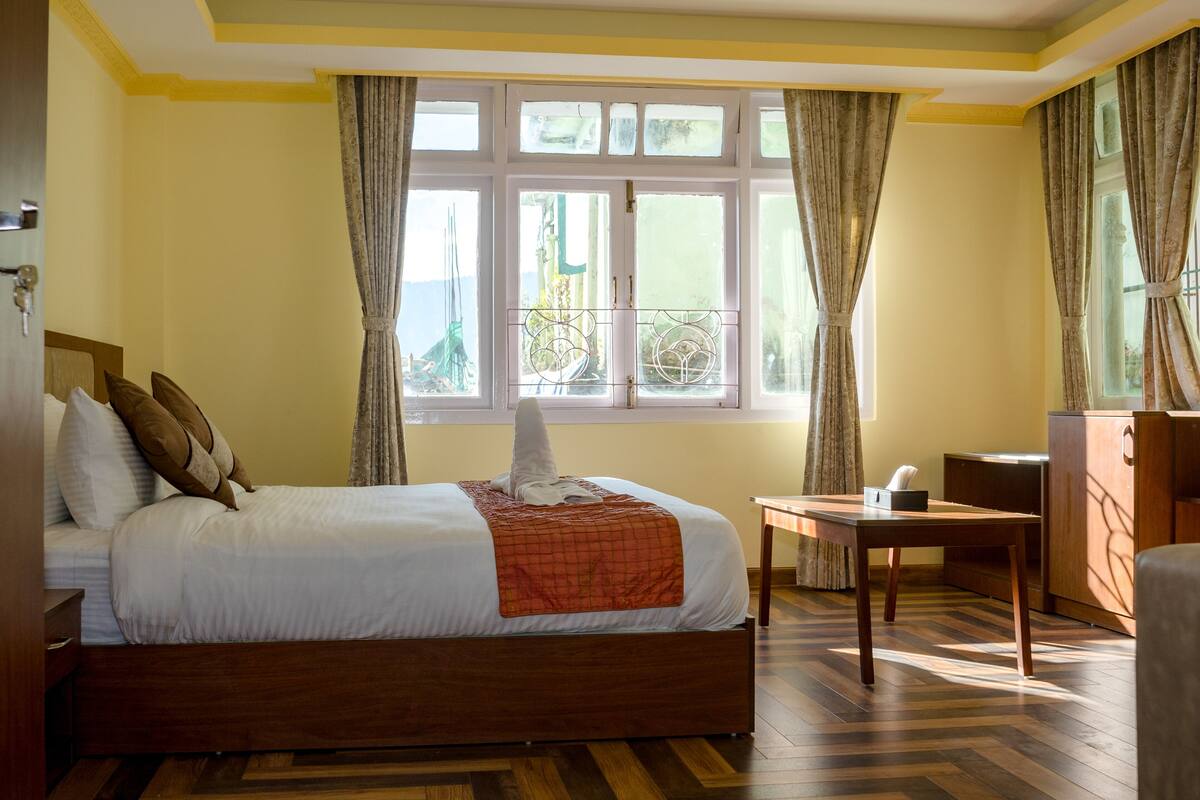 Egyptian cotton sheets, premium bedding, down duvets, desk