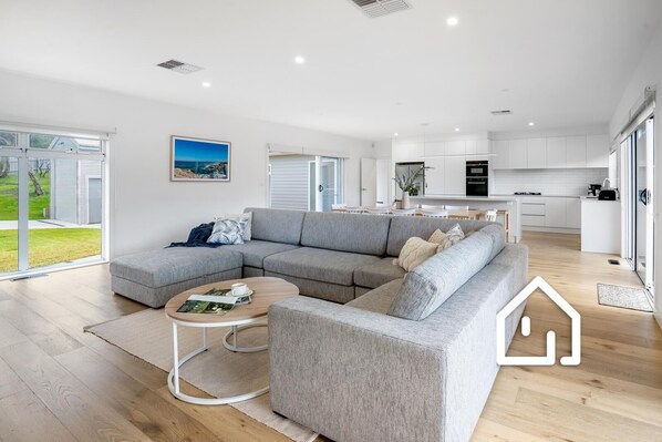 تلفزيون ذكي، خدمات بث