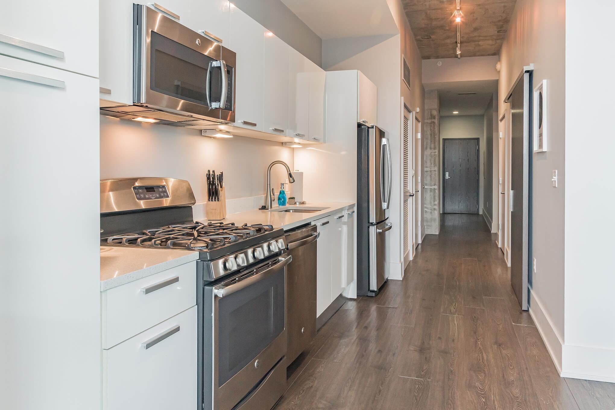 Frontdesk | 1 BR Apt in Downtown