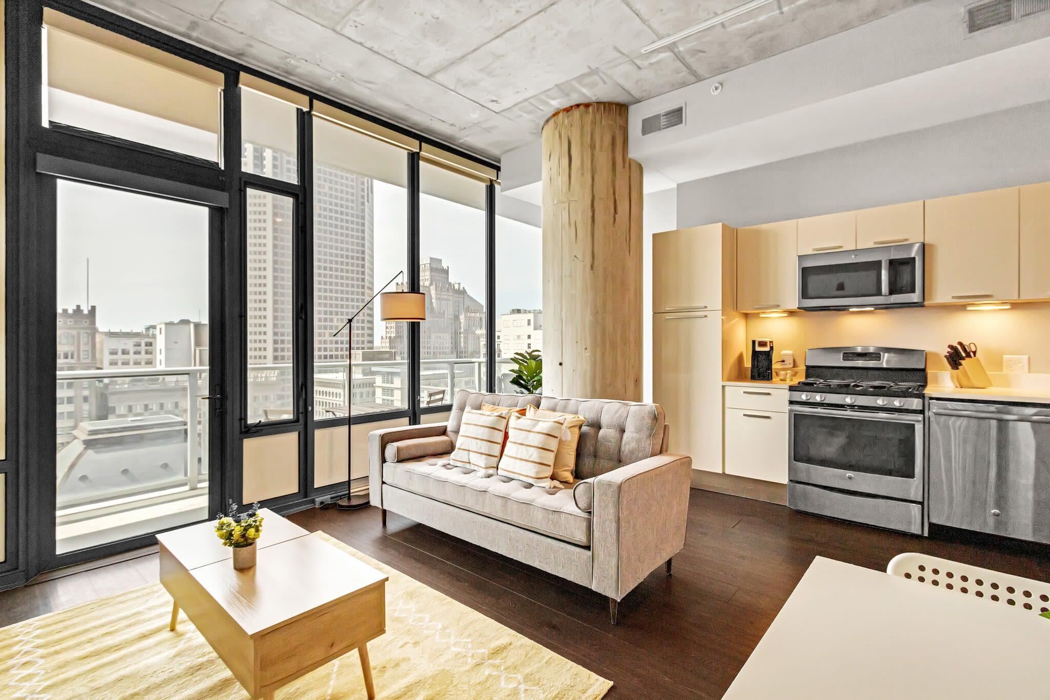 Frontdesk | 1 BR Apt in Downtown