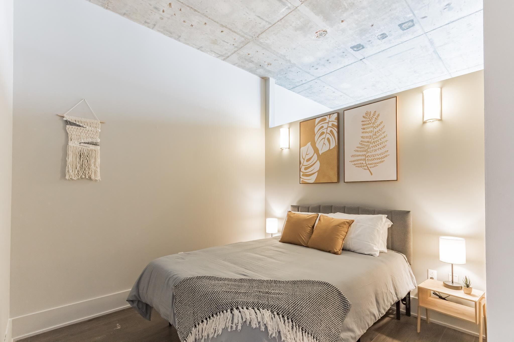 Frontdesk | 1 BR Apt in Downtown