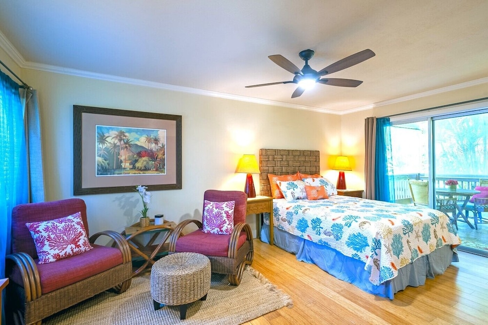 Sandpiper 119B -cute comfy affordable studio with pool, hot tub, kitchenette