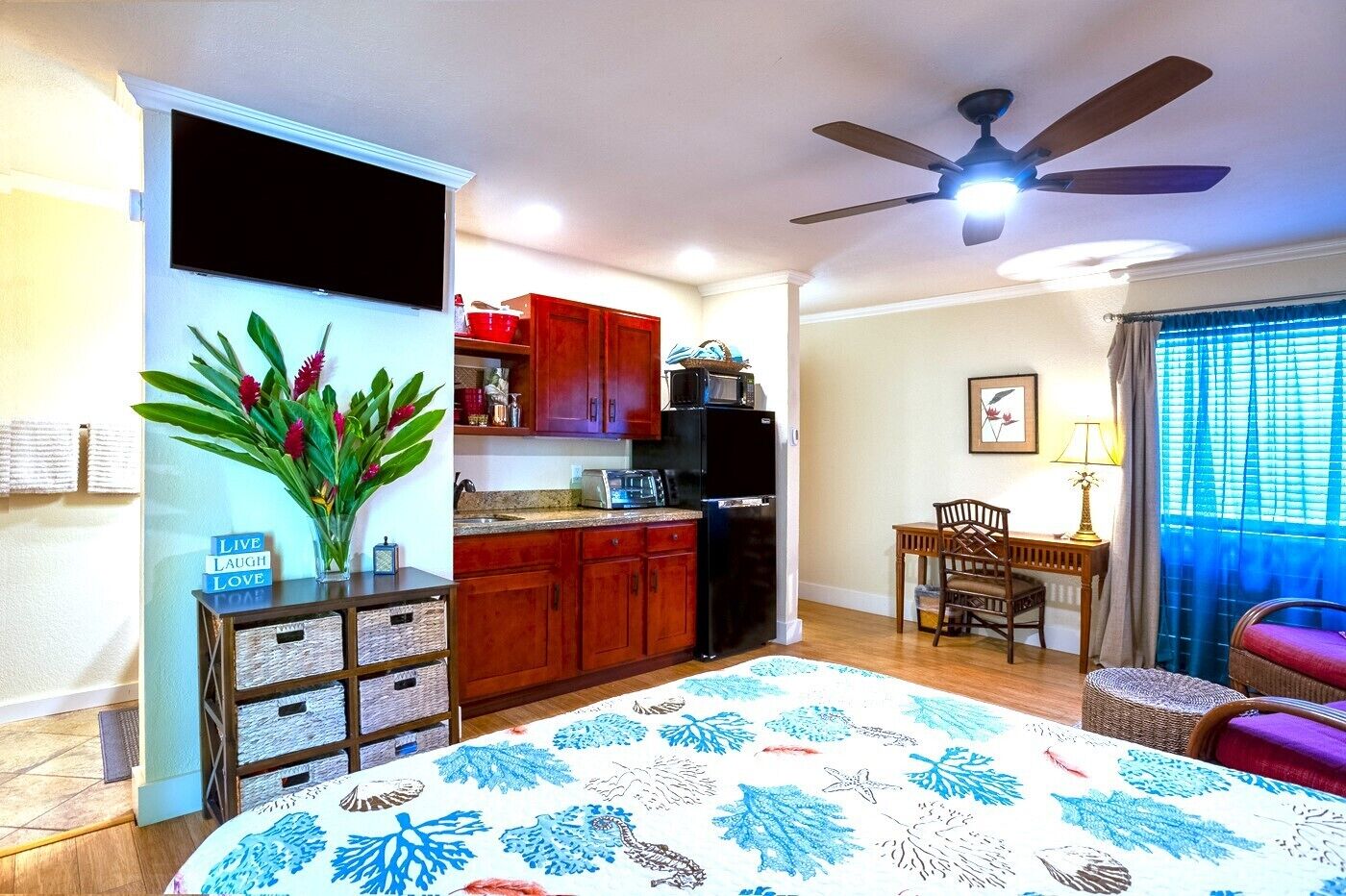 Sandpiper 119B -cute comfy affordable studio with pool, hot tub, kitchenette