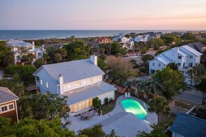 A residential area with houses, a swimming pool, and a view of the ocean. - THE SURF SHACK / Sleeps 10 / POOL Plus HOT TUB and Pool House (Isle of Palms)
