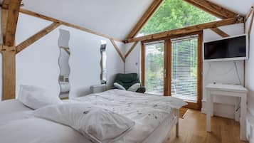 5 bedrooms, WiFi, bed sheets