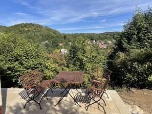 Outdoor dining - Newly renovated vacation apartment above the Pegnitz valley (Vorra (Pegnitz))
