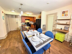 Fridge, microwave, oven, stovetop - World Cup-Ready! - Walk to MBS - Parking - ADA (Atlanta)