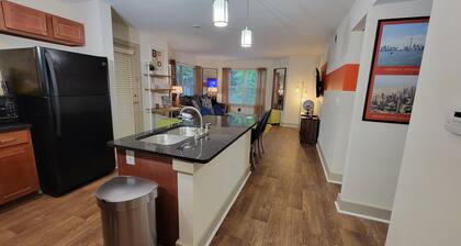 Peaceful & Comfy Condo in the †of all the action!