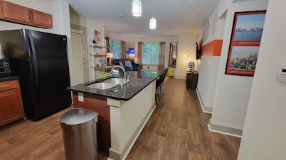 Peaceful & Comfy Condo in the ❤ of all the action!