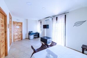 高級雙人房, 1 張標準雙人床, 花園景觀 | 低過敏寢具、羽絨被、Tempur-Pedic 床墊、迷你吧