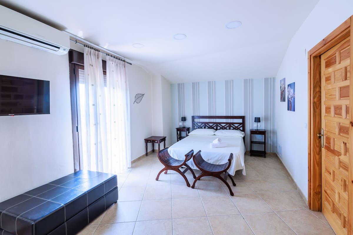 Doppia Superior, 1 letto matrimoniale, vista giardino | Biancheria da letto ipoallergenica, copriletto in piuma