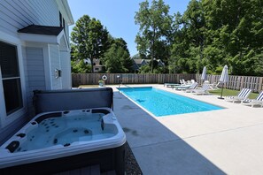 Outdoor pool, a heated pool - 6-bedroom vacation home just a 5-minute walk to Lake Michigan (South Haven)