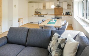 Casa (Stunning home in Straden with 2 Bedro) | Sala de estar | Televisión 