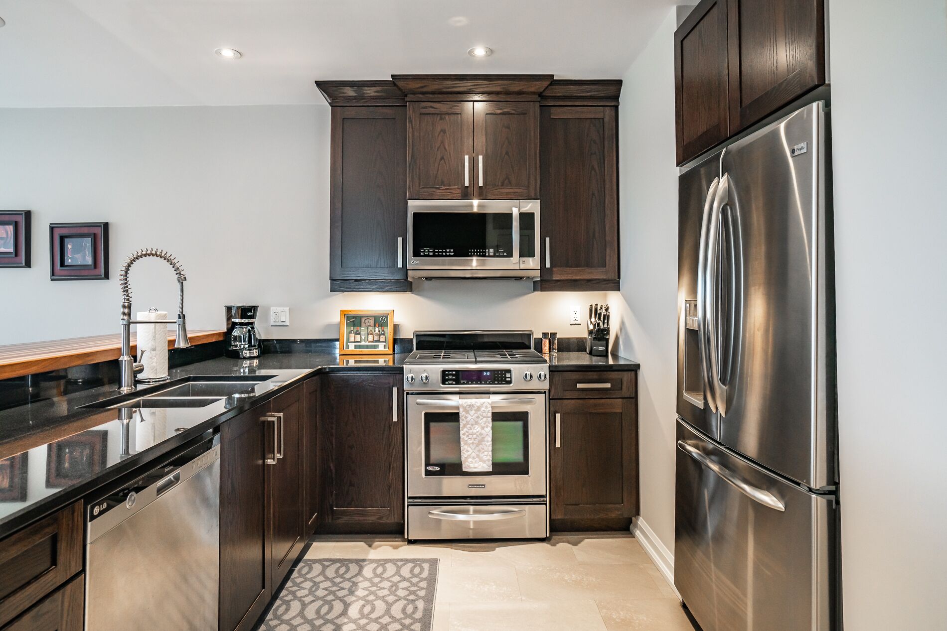 Comfy Renovated Niagara Vineyard 2 Bdrm Farm Home