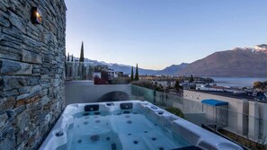 Outdoor spa tub - Villa Antrim | Lake Views, Gas Fire, Hot Tub, BBQ (Queenstown)