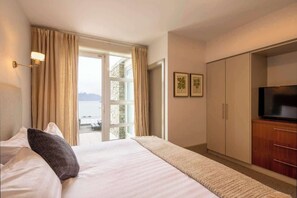 3 bedrooms, desk, iron/ironing board, WiFi