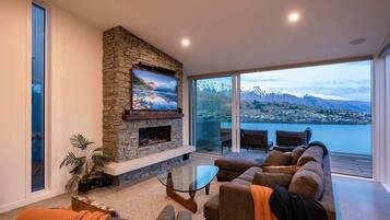 TV, fireplace, stereo