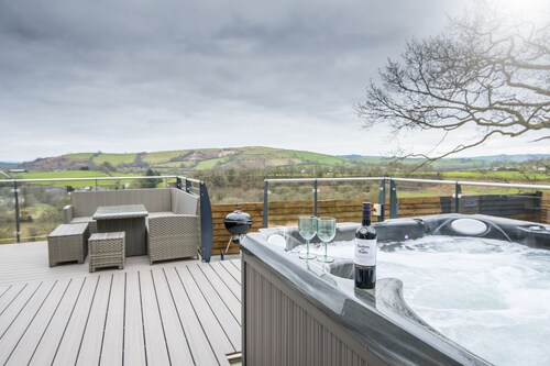 Luxury Accessible Holiday Home with Hot Tub & Views