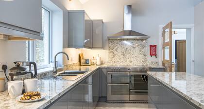 Llwynblyfyn Escape to Luxury.