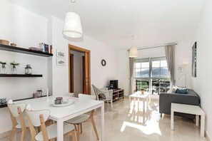 TV - Beach 300 mtr - spectaculair view - air conditioning - 4 persons - Wifi - center (Nerja)