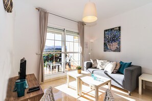 TV - Beach 300 mtr - spectaculair view - air conditioning - 4 persons - Wifi - center (Nerja)