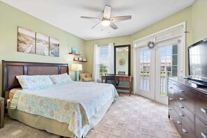 3 bedrooms, iron/ironing board, WiFi, bed sheets - Heated Pool, Walk a block to the Beach, Pier & Res (St Augustine Beach)