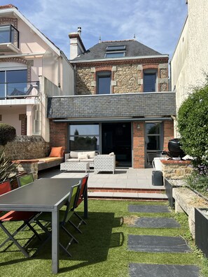 المنطقة المحيطة بالمنشأة