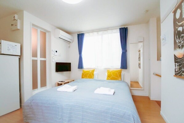 1 bedroom, desk, iron/ironing board, WiFi