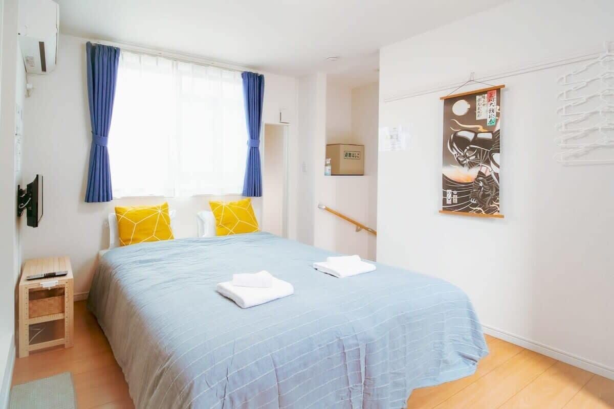 1 bedroom, desk, iron/ironing board, WiFi