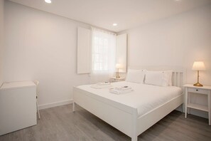 3 bedrooms, desk, iron/ironing board, WiFi