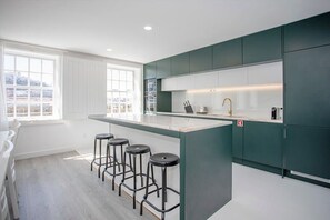 Unclassified image, 4 of 37, button