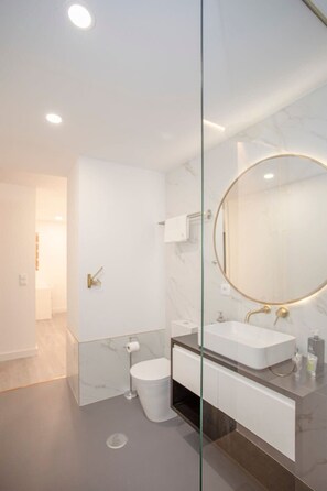 Unclassified image, 5 of 37, button