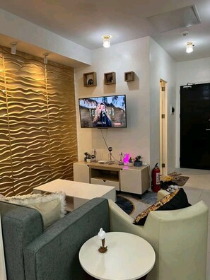 TV - Budget Friendly Studio Unit with High Speed WiFi +Netflix (Davao City)
