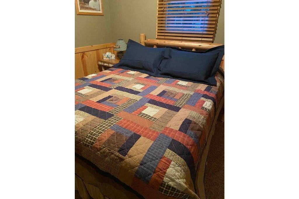 Cute 2 Bedroom Cottage Located on Beautiful Stanley Lake in Michigan's U.P.