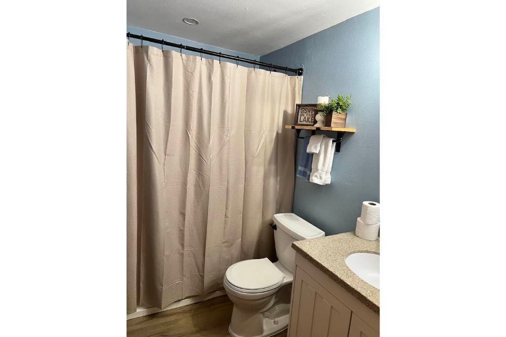 Cute 2 Bedroom Cottage Located on Beautiful Stanley Lake in Michigan's U.P.