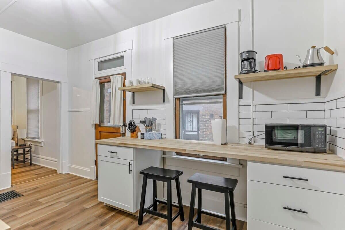 Kylskåp, mikrovågsugn, ugn och spishäll