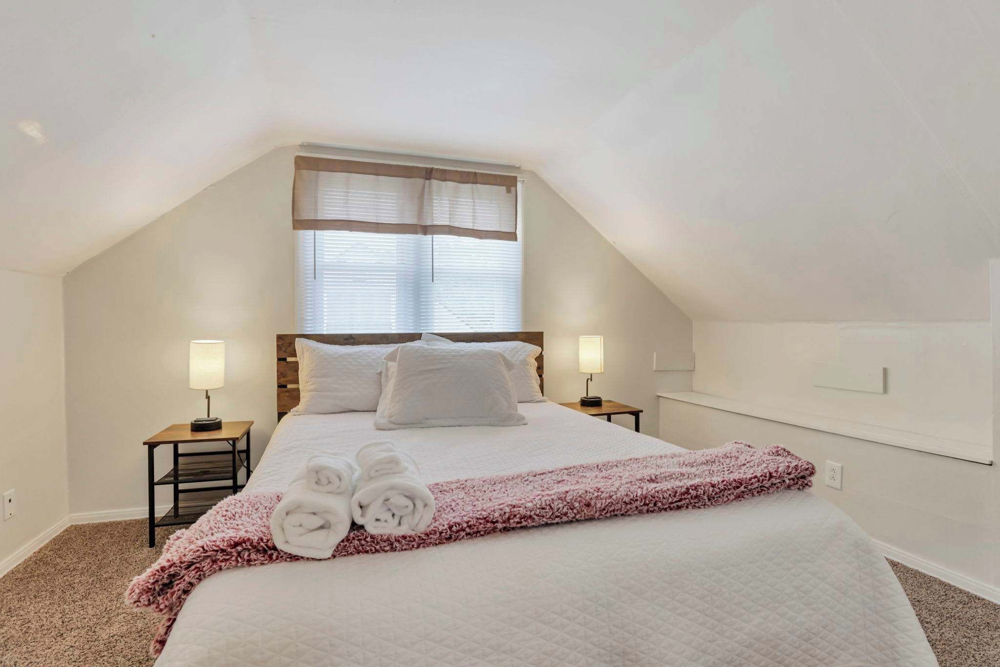 4 bedrooms, desk, iron/ironing board, WiFi