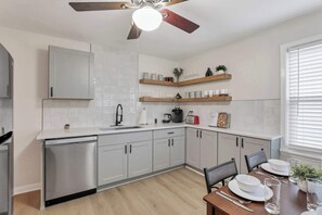 Fridge, microwave, oven, stovetop - The OSU House - 4 BR 5 min from OSU (Columbus)