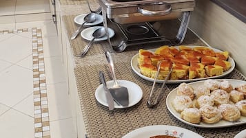 含每日吃到飽早餐