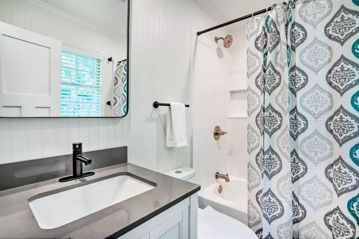 Combined shower/tub, hair dryer, towels, soap