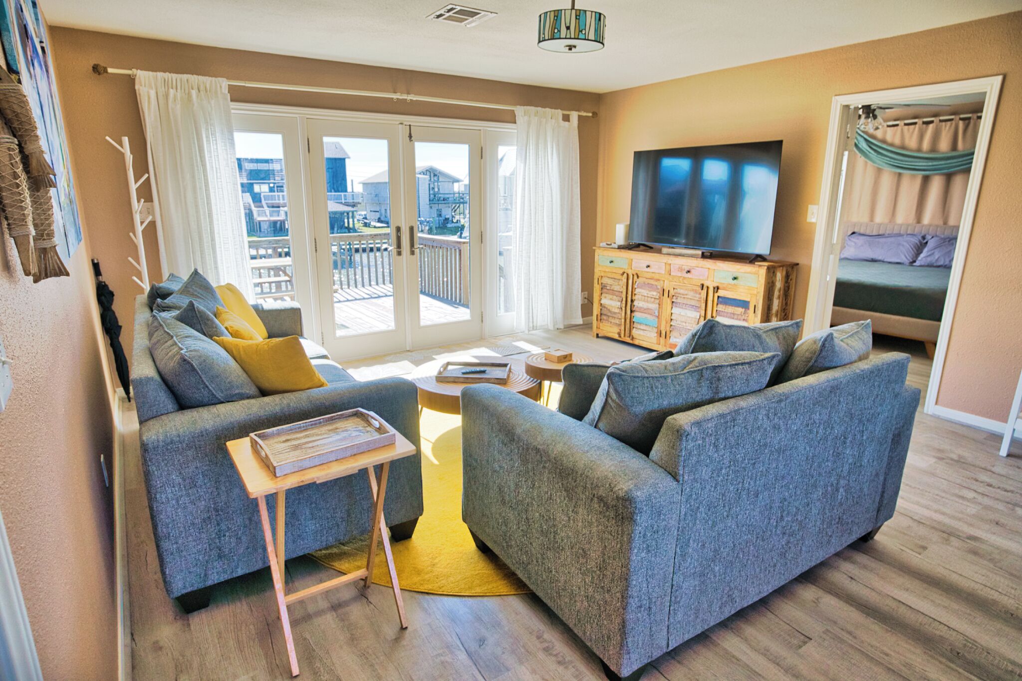 Una Smart TV, un reproductor de DVD