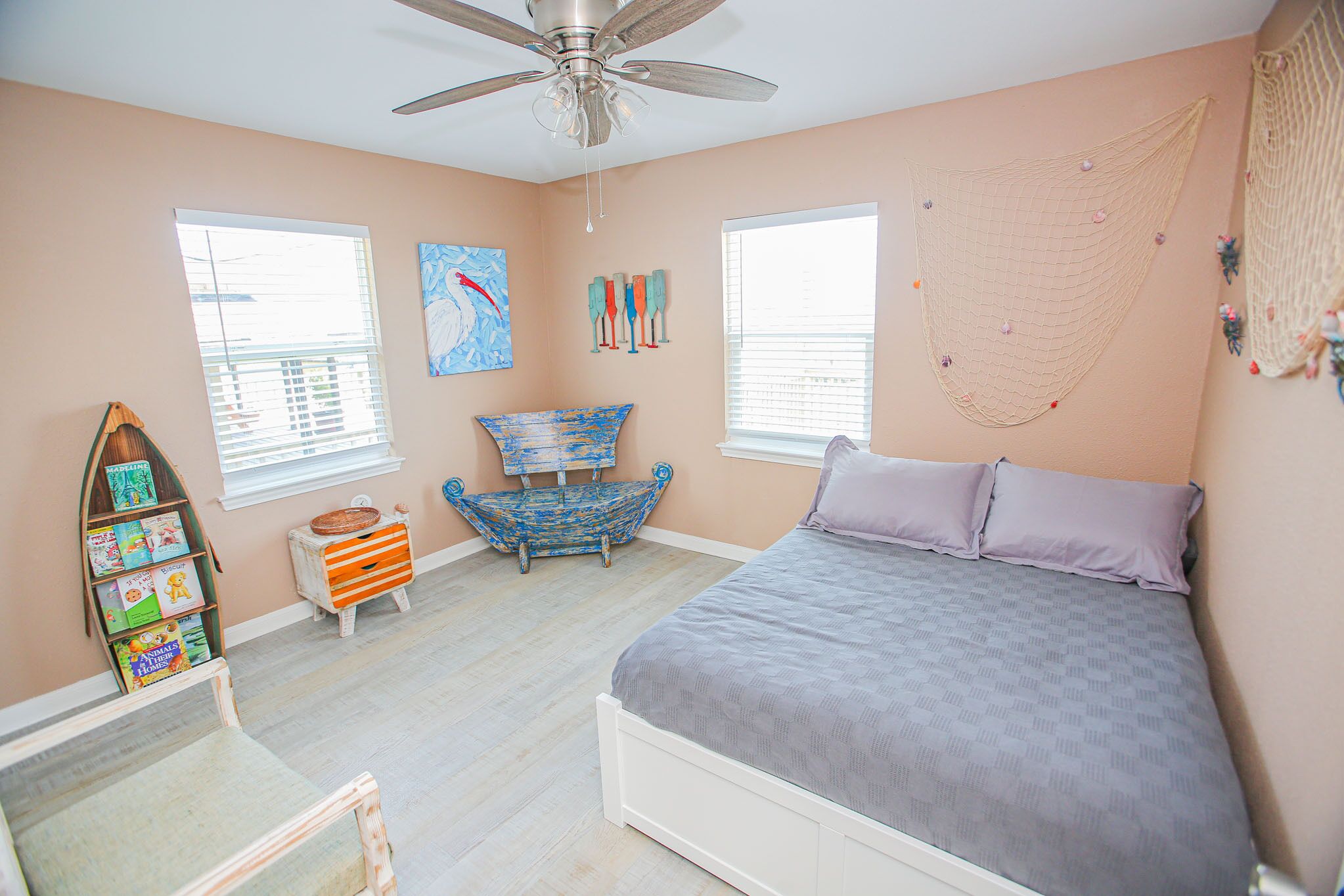 3 bedrooms, desk, iron/ironing board, travel crib