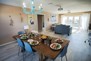 Dining - Waterfront 3BR 2BA w private dock, deck, SUPs, hammock (Surfside Beach)