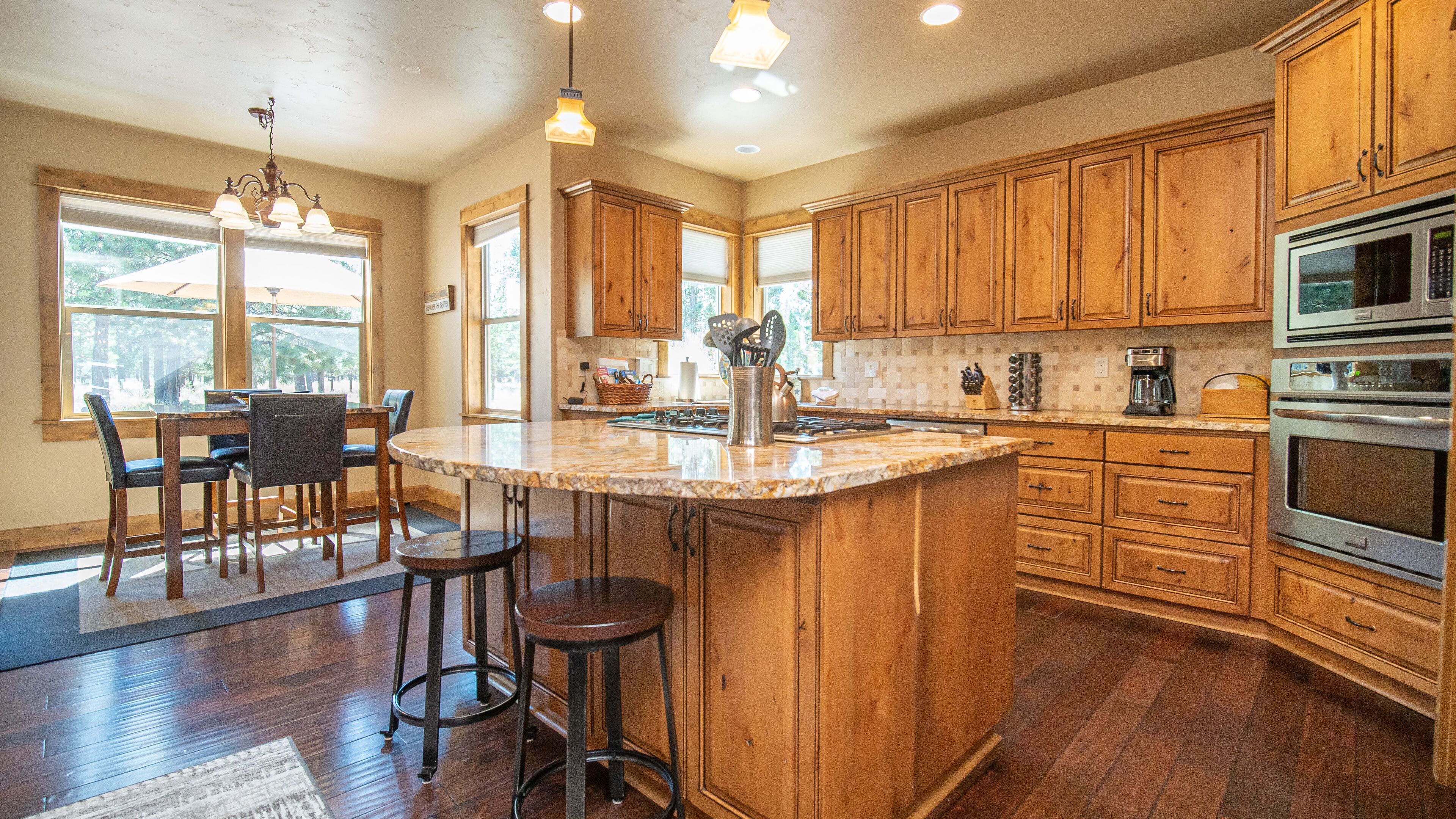 56905 Dancing Rock | 4 BD / 3 BA | Sleeps 10