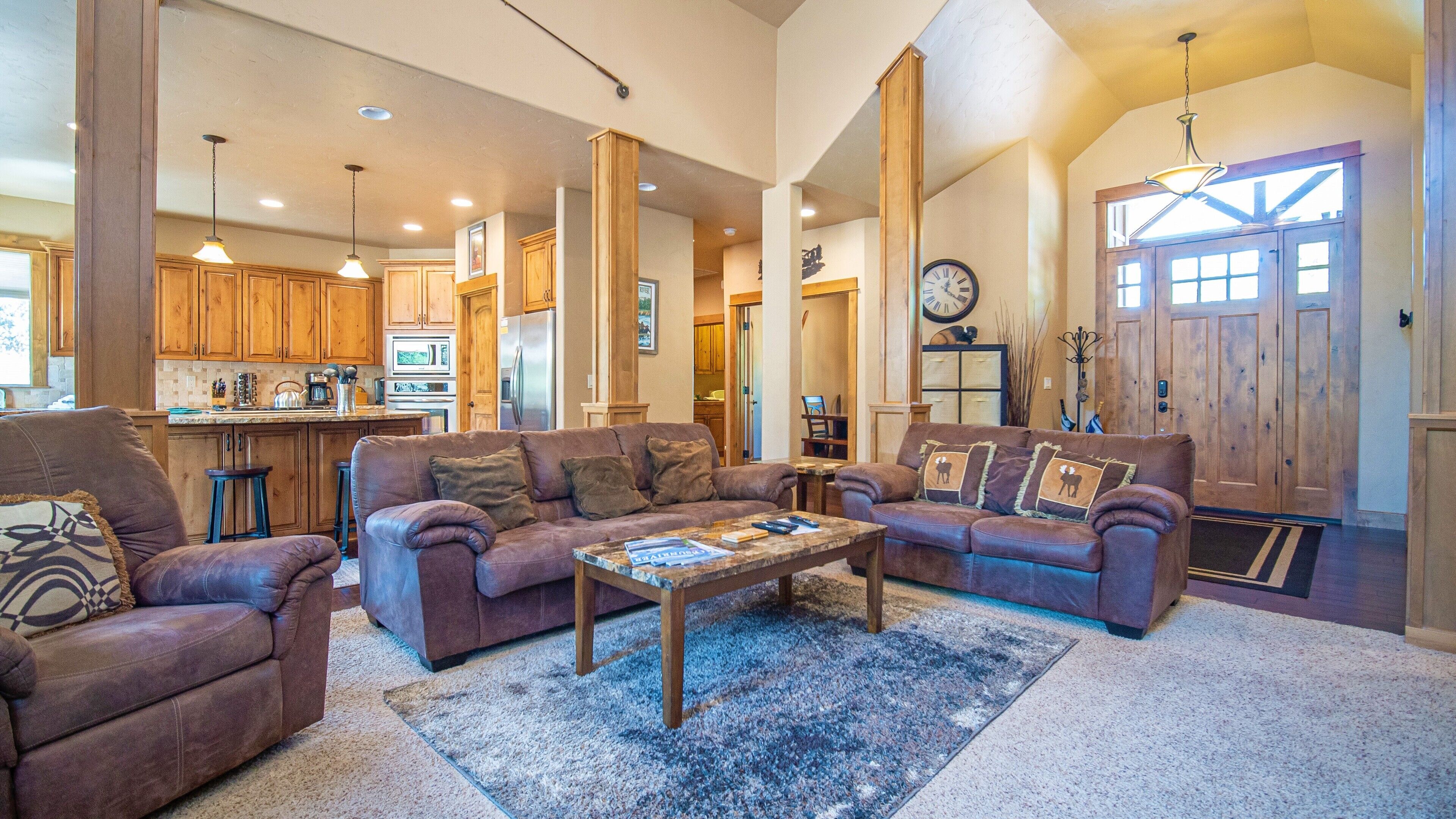 56905 Dancing Rock | 4 BD / 3 BA | Sleeps 10
