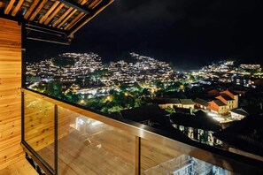 Habitación triple Elite | Terraza o patio