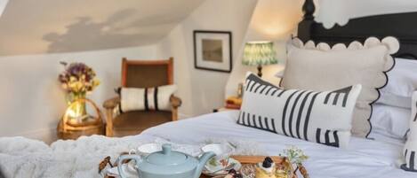 3 bedrooms, desk, iron/ironing board, travel cot