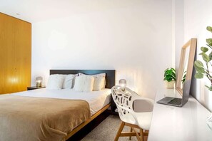 2 habitaciones, tabla de planchar con plancha y cuna de viaje