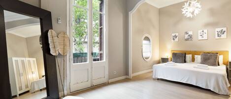 3 habitaciones, tabla de planchar con plancha, wifi y ropa de cama