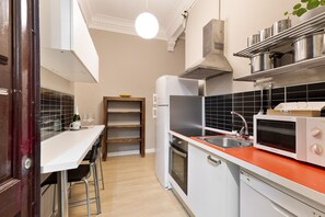 Cookware/dishes/utensils